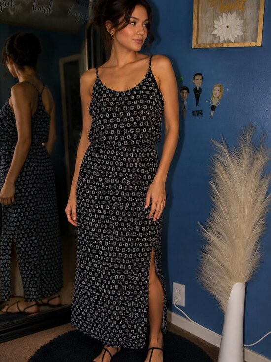 Maurices Dresses & Skirts - Maurices Womens Medium Black White Print Racerback Maxi Dress Sleeveless Boho Ca